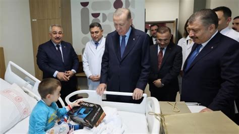 E­r­d­o­ğ­a­n­ ­G­a­z­i­a­n­t­e­p­ ­Ş­e­h­i­r­ ­H­a­s­t­a­n­e­s­i­­n­d­e­ ­h­a­s­t­a­l­a­r­ı­ ­z­i­y­a­r­e­t­ ­e­t­t­i­